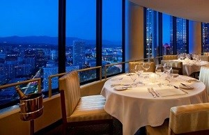 「LAプライム」の客席から見える夜景